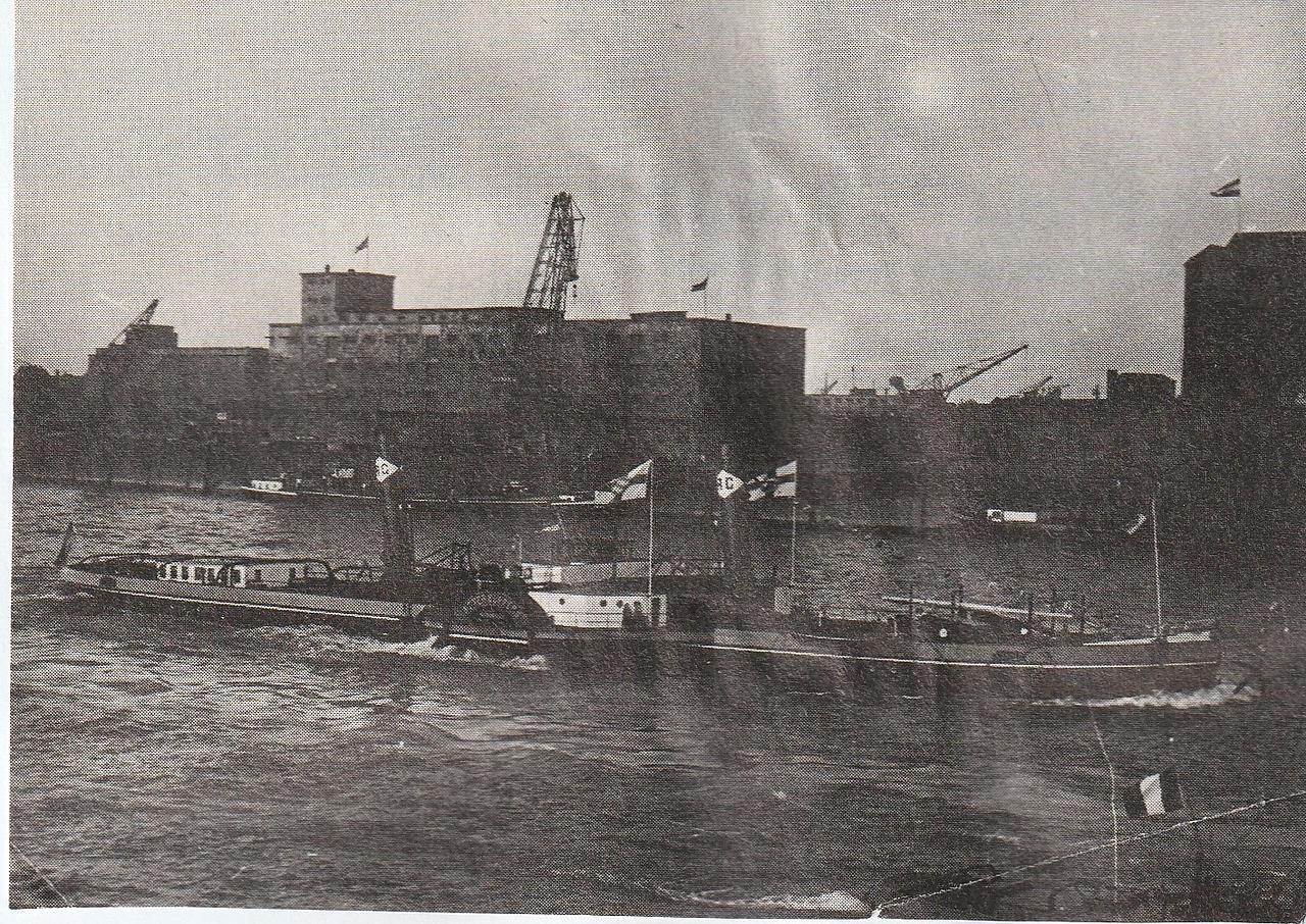 Motorbarge Amandis
